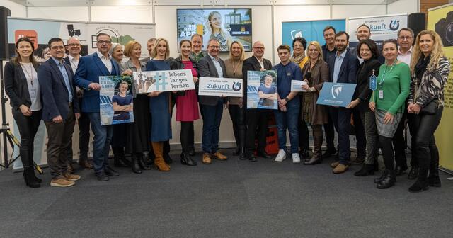 Die heimische Politprominenz und die Vertretungen von Bildungseinrichtungen versammelten sich bei der Bildungs- und Berufsinfomesse in Voitsberg. | Foto: RMSZR