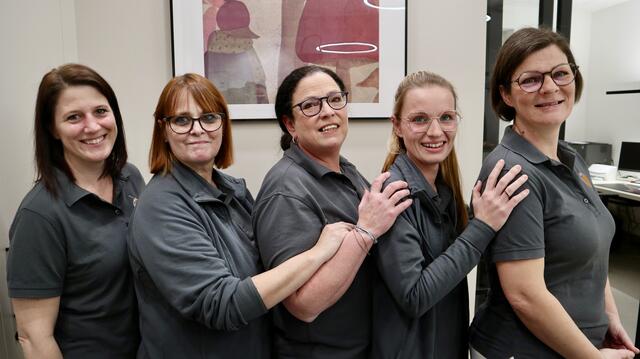 Das unschlagbare Ordinations-Team: Patricia Stefl, Eva Martinec, Louise Rainsberger, Iris Nolz und Ilona Weichberger | Foto: Lauren Seywald / MeinBezirk