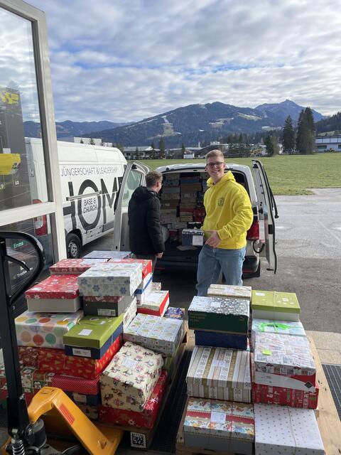 Mehr als tausend Pakete wurden gesammelt und an bedürftige Kinder gespendet. | Foto: Carina Schlager