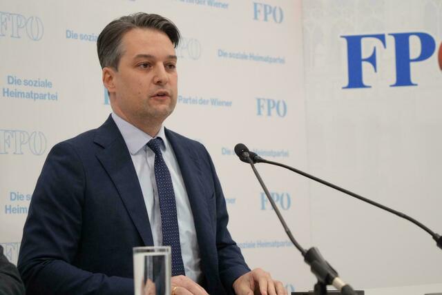 Blau-Schwarz würde sich in Wien nicht ausgehen, wie es auch für Nepp scheint. Trotzdem stellt der Wiener Chef einen Anspruch auf den Bürgermeistersessel. | Foto: Ronja Reidinger/MeinBezirk
