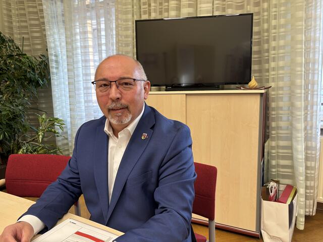 Bezirksvorsteher Peter Jagsch (SPÖ) möchte die Öffentlichkeit bei der Oberflächengestaltung einbeziehen.  | Foto: Ipirotis/MeinBezirk