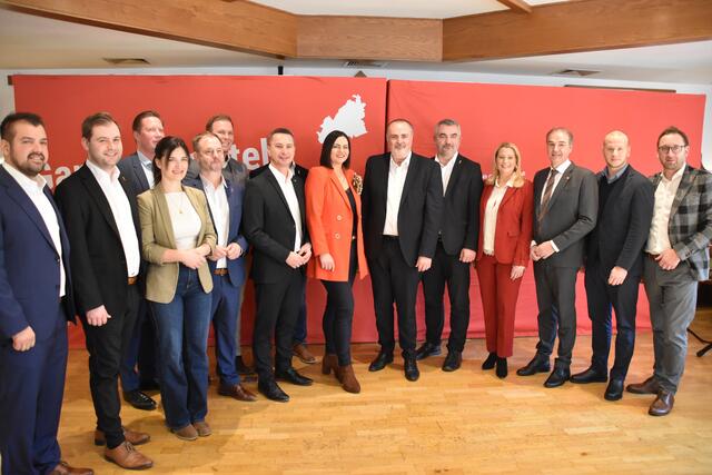 Die gesamte burgenländische Landesvertretung der SPÖ mit allen Bezirksvorsitzenden | Foto: Stefan Schneider