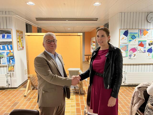 Peter Fließer und Bezirkshauptfrau Elisabeth Kladiva | Foto: Cescutti