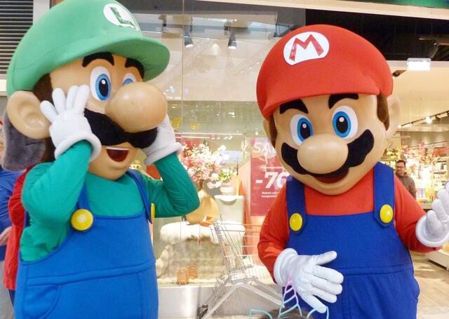 Super Mario &amp; Luigi