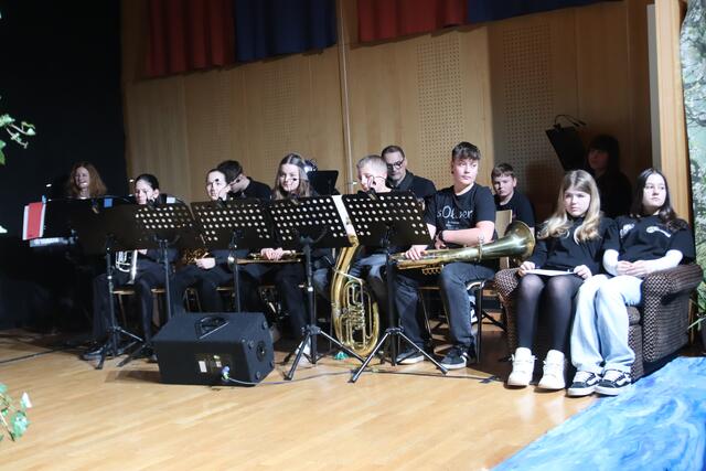 Die Band der Musikschule sorgte für schwungvolle Rhythmen. | Foto: Mein Bezirk