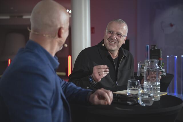 Krimiautour Bernhard Aichner und Molekularbiologe Walther Parson  | Foto: Audiversum/Berger