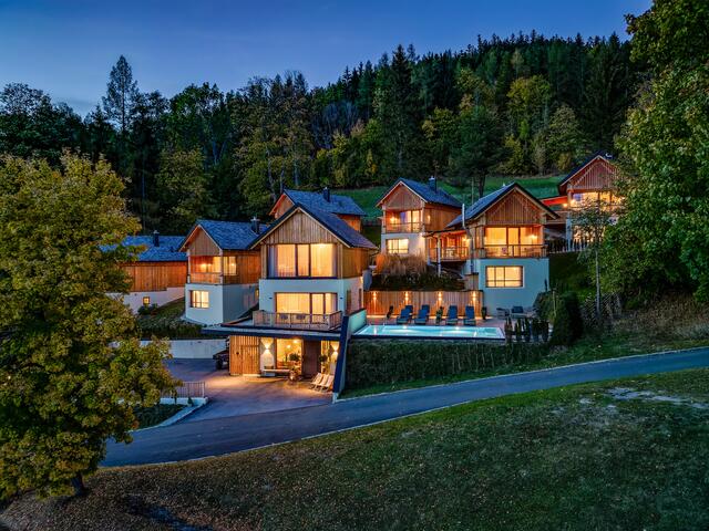 Wie der Name vermuten lässt, besteht das Hotel aus mehreren Chalets – insgesamt sechs – und zwei im Haupthaus eingerichteten Suiten.  | Foto: Fred Lindmoser