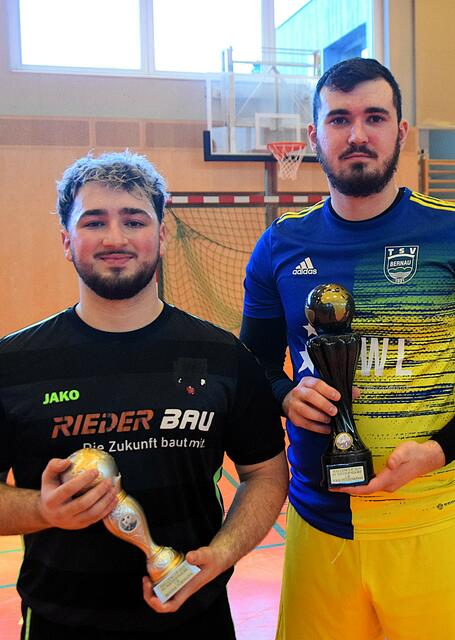 Bester Tormann: Emir Genc (SV Niederndorf) und den bester Torschütze (Matija Perak, ATSV Bernau). | Foto: Schwaighofer