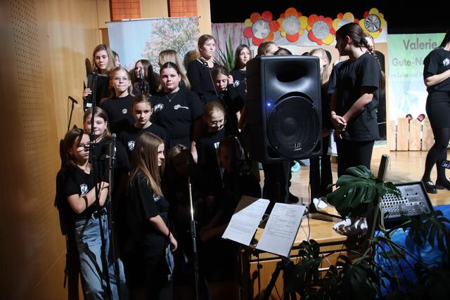 Der Schulchor steuerte die schwungvolle Songs bei. | Foto: Mein Bezirk