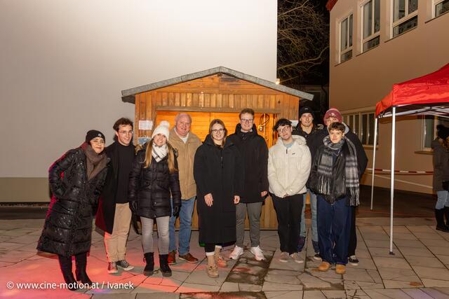 Die Gruppe der jungen SJ Bruck/Leitha, die dieses Clubbing veranstaltete und hier ihren vollen Einsatz zeigten - mit Bürgermeister Ernst Wendl. | Foto: www.cine-motion.at / Ivanek
