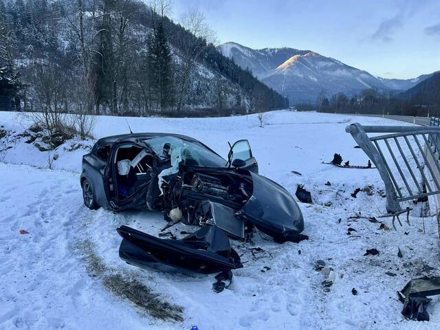 Schwerer Unfall am 18. Jänner. | Foto: Bfkdo Amstetten / FF Hollenstein