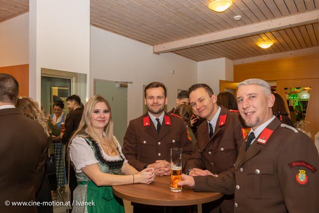 Vanessa Kolowrat mit Thomas Kukla, Manuel Glösl und Wolfgang Winkler (vlnr). | Foto: www.cine-motion.at / Ivanek