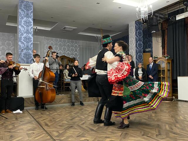 und fantastischen ungarischen Trachten