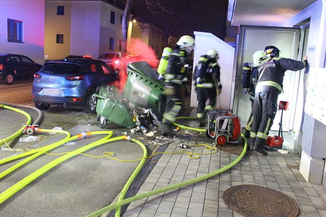 Der Brand in der Müllinsel konnte schnell gelöscht werden. | Foto: FFWRN