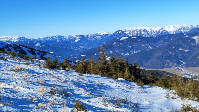 Spital am Semmering, hinten die Bergkette von Schneealpe, Ötscher, bis zur Hohen Veitsch. | Foto: I.Wozonig