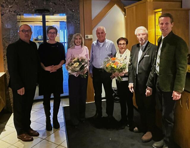 v.l.: Vbgm. Bernhard Brötz, BH Dr. Kathrin Eberle, Ehepaar Fritz, Ehepaar Nagl, Bgm. Dietmar Schöpf | Foto: Gemeinde Hatting