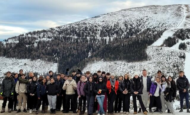 Beide Schülergruppen beim gemeinsamen Ausflug am Katschberg | Foto: HAK Spittal/Drau