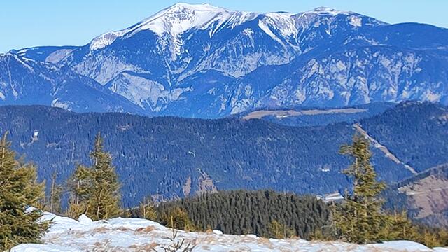 der Schneeberg, links der Übergang zur Rax... | Foto: I.Wozonig