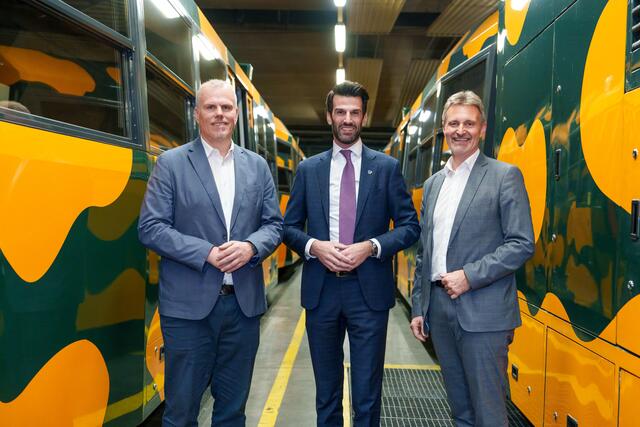 LH-Stellvertreter Udo Landbauer (Mitte) mit den NÖVOG Geschäftsführern Michael Hasenöhrl und Wolfgang Schroll (v.l.n.r.).  | Foto: NB/Bollwein