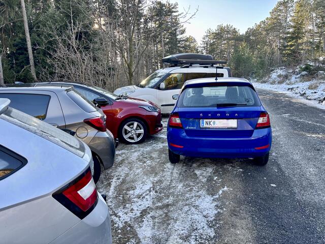 Zwei Autos wurden eingeparkt. | Foto: Name d. Fotografen d. Red. bekannt
