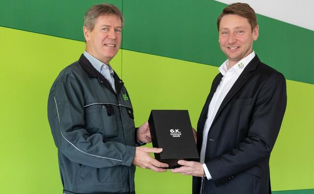 Erfolgreiche Zusammenarbeit beim häuslichen Zukunftsprojekt: PET to PET-Geschäftsführer Christian Strasser und O.K. Energie Haus Geschäftsführer Michael Oberfeichtner | Foto: O.K. Energie Haus GmbH / Robert Brünner