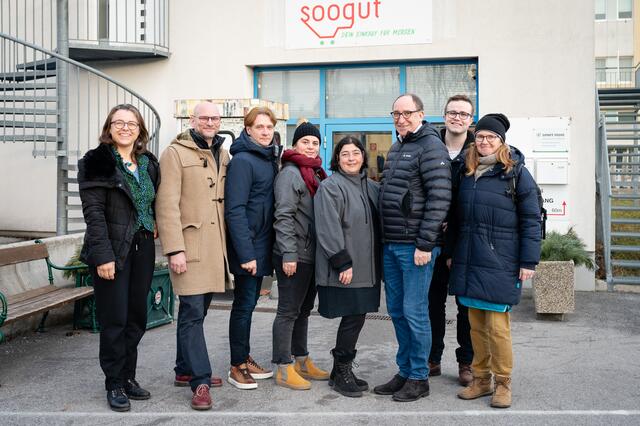 Bundesminister Johannes Rauch besuchte gemeinsam mit den Mödlinger Grünen den soogut Sozialmarkt. | Foto: Die Grünen Niederösterreich