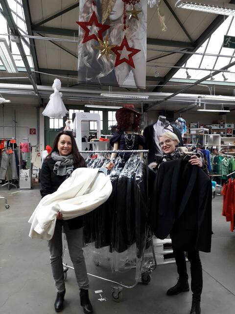 Spenden statt entsorgen: Die Caritas Wien ruft im Rahmen ihrer alljährlichen Smoking-Rückruf-Aktion mit dem Ausstatter Teller dazu auf, alte Abendanzüge abzugeben, anstatt sie wegzuwerfen. | Foto: Caritas