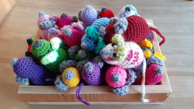 Viele kleine Mäuse tummeln sich an der Museumskassa.