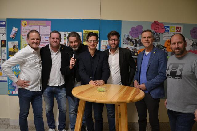 Rolf Lehmann, Bernhard Kimeswenger, Herbert Haider, Christian Schwab, Christian Fischer, Gerhard Jun, Markus Siedl beim Gruppenfoto vor der Vorstellung (v.l.) | Foto: A. Fritsch