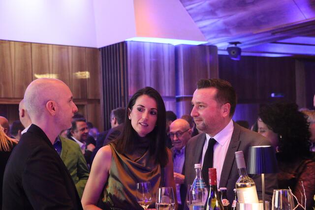 Der Zammer Bürgermeister Benedikt Lentsch mit seiner Partnerin Stefanie Raich und Vizebürgermeister Simon Zangerl. | Foto: Seelos