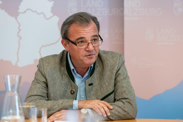 Die Ziele des neuen Gesetzes sind laut Pewny höhere Standards, eine transparentere Aufsicht und klare Strukturen. Im Bild: Landesrat Christian Pewny präsentierte die Eckpunkte des Berichts 2023 und gab einen Ausblick auf die Herausforderungen der kommenden Monate. | Foto: Land Salzburg/Neumayr/Hofer