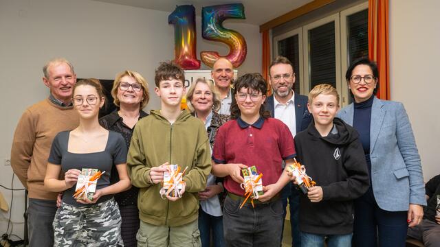 Das 15-jährige Jubiläum des Kolpinghauses wurde feierlich zelebriert. Schüler, die im Jahr 2010 geboren wurden, bekamen Geschenke überreicht. | Foto: Dieter Arbeiter