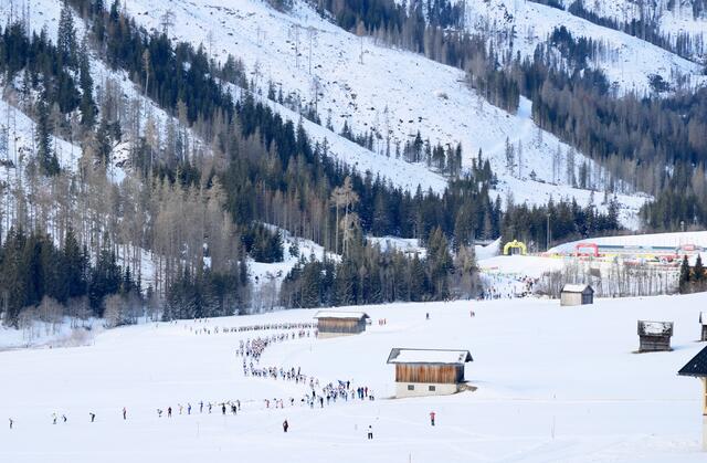 Auch am Sonntag waren schnelle Zeiten beim größten Volkslanglauf Österreichs garantiert! | Foto: Expa Pictures