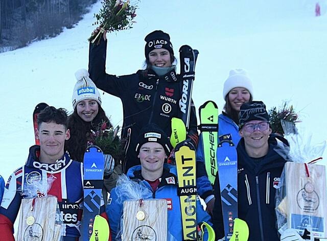 Jana Fritz (GER) gewann den ersten der zwei Thiersee-Slaloms. Gesamtsiegerbild vom ersten FIS-Slalom Renntag in Hinterthiersee. | Foto: Schwaighofer