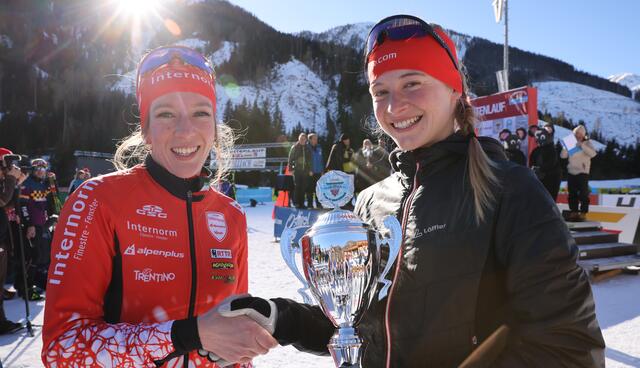 Eva Schmidhofer mit ihrer Schwester Anna. | Foto: Expa Pictures