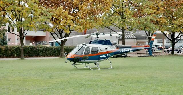 Auch der Polizeihubschrauber stand im Einsatz. (Symbolfoto) | Foto: MeinBezirk.at