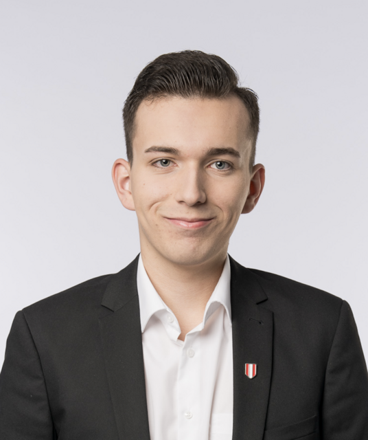 Nikolaus Schmidt, Spitzenkandidat der FPÖ Neulengbach, mit „Festung-Österreich-Anstecker“ – wie ihn auch Herbert Kickl trägt. | Foto: FPÖ Neulengbach