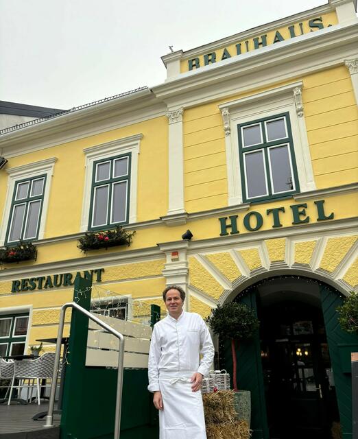 Harald Riedl vor dem Brauhotel Weitra | Foto: Michael Böhme