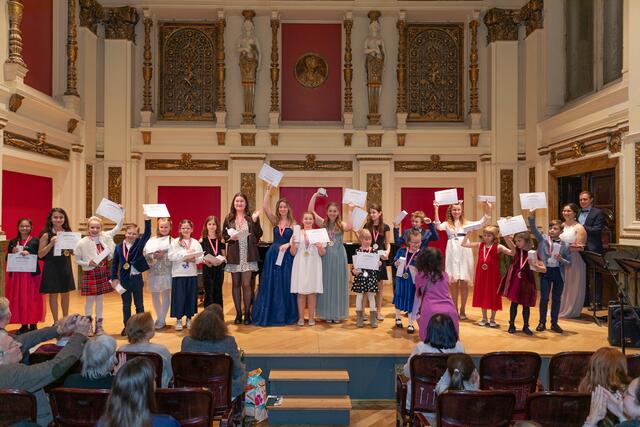 Beim Musikfest "Klänge der Zukunft" musizieren Kinder und Jugendliche gemeinsam mit erfahrenen Profis vor Publikum. | Foto: Oksana Guzenko