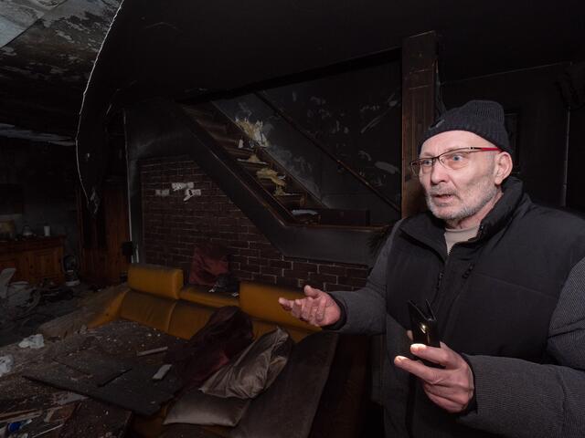 Michael Schüler hofft, dass die Statik des Hauses von 1938 noch intakt ist. | Foto: Santrucek