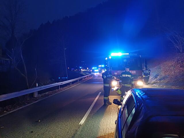 Die Kremser Reihen mussten gesperrt werden, der Stau reichte kilometerlang zurück. | Foto: FF Krems