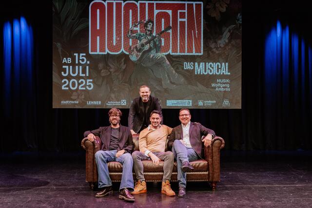 Christian Frank, Christoph Heigl, Alex Balga, Bürgermeister Christian Haberhauer. | Foto: AVB Zechmeister