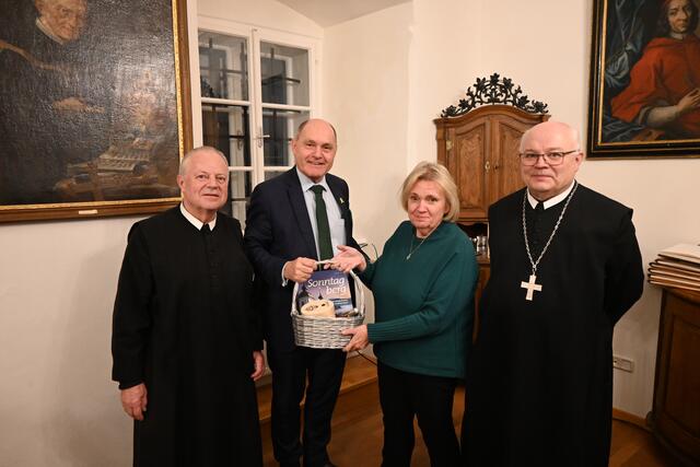 Auch die vierte Ausgabe der „Sonntagberger Nachtgespräche“ war ein voller Erfolg freuten sich die Obleute des Vereins: Pater Franz Hörmann, Obmann Wolfgang Sobotka, Diskussionspartnerin Regina Polak und Abt Petrus Pilsinger.
 | Foto: www.eisenstrasse.info