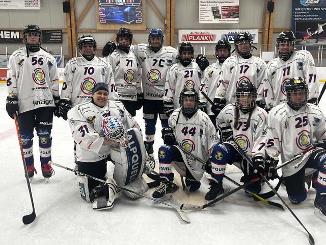 Vier junge Mädels aus dem Kitzbüheler und eines aus dem Kufsteiner Nachwuchs haben im ersten Landesliga-Turnier Damen-Luft geschnuppert. | Foto: SPG Kitzbühel/Kufstein