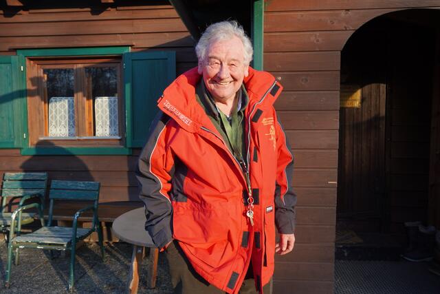 Reinhard Kaiser und die Mitglieder des Torferneuerungsvereins Bürmoos setzen sich für die Erhaltung und Pflege der Moorlandschaft in Bürmoos ein. | Foto: Emanuel Hasenauer
