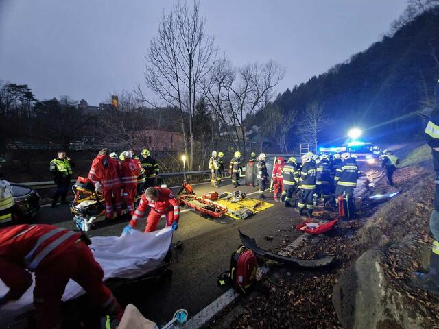 Bei einem Verkehrsunfall in den Kremser Reihen wurden zwei Personen verletzt. | Foto: R. Wonisch/Rotes Kreuz Stmk.
