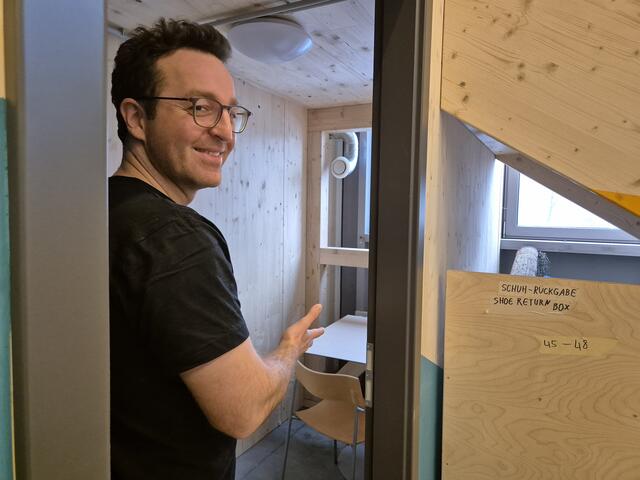 Ein Raum für Video-Calls soll auch das Home-Office in der Halle ermöglichen. | Foto: Michael Marbacher / MeinBezirk