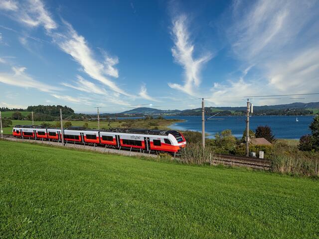 Während Klimaticketnutzerinnen und Nutzer sich auf eine Preissteigerung des Tickets einstellen müssen, wird die Vorteilskarte der ÖBB gesenkt | Foto: Georg Pölzleitner