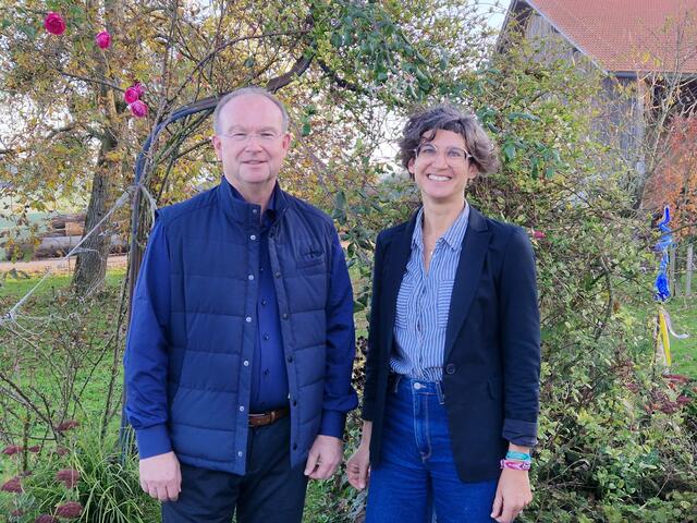 Johannes Waidbacher, Obmann der Inn-Salzach Euregio mit Magdalena Schneiderbauer. | Foto: RMOÖ