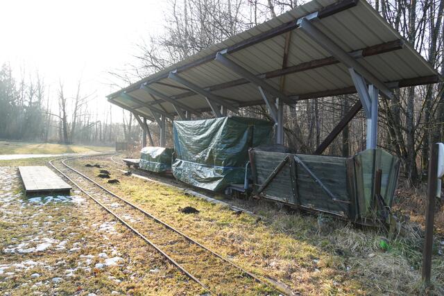 Im Winter werden die Waggons eingehüllt. | Foto: Emanuel Hasenauer